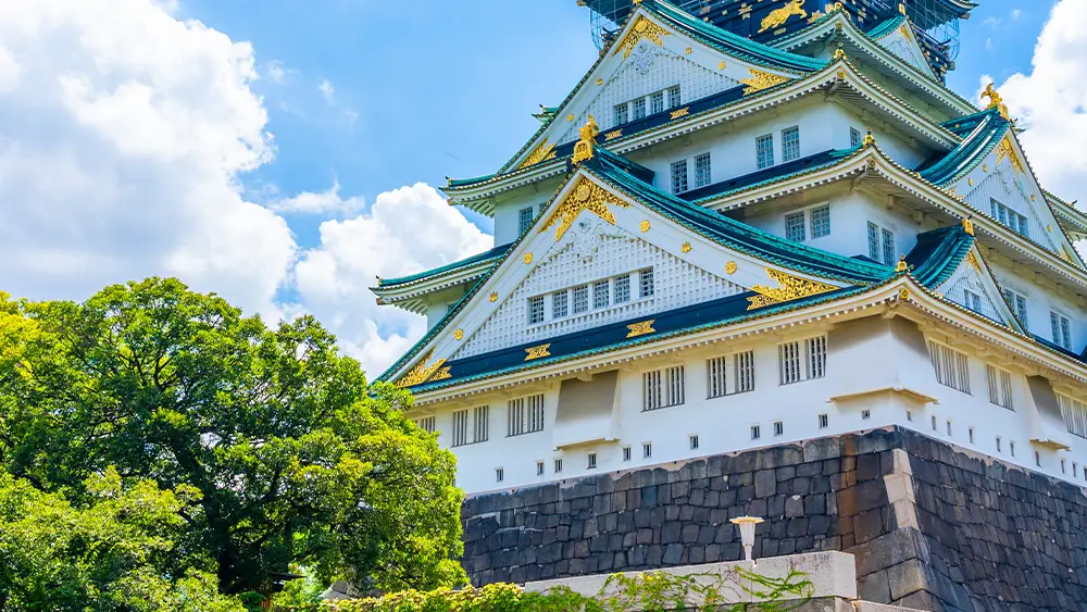 大阪城と梅の風景