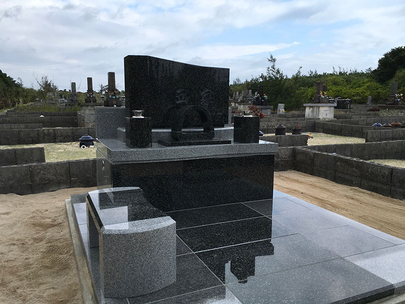 鹿児島県与論島の墓石事例