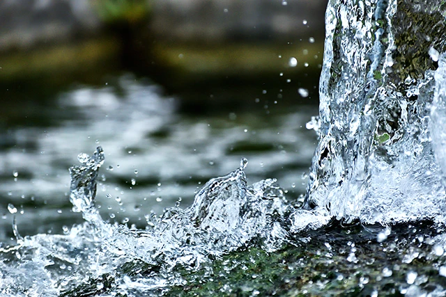 水