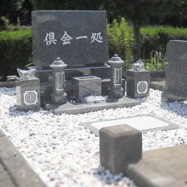 福岡県遠賀郡の洋風墓施工例（インド産アーバングレー）