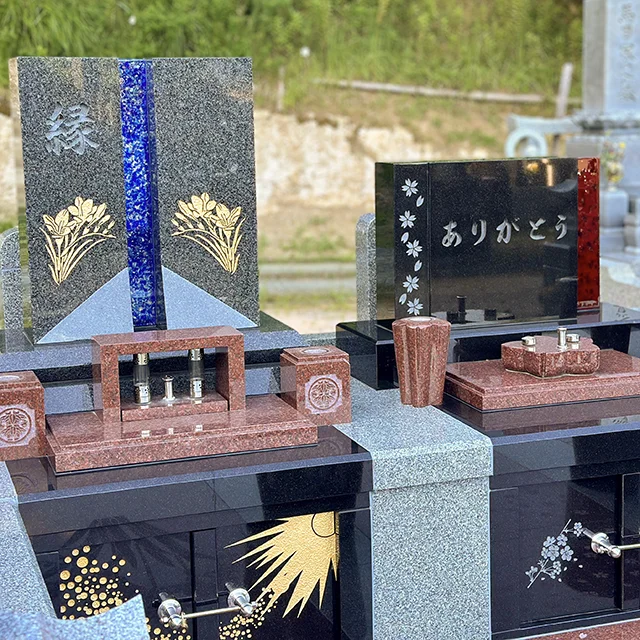 福島県のガラスデザイン墓施工例（インド産新MU/国産伊予大島石ほか）