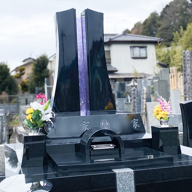 神奈川県足柄上郡のガラスデザイン墓施工例（インド産クンナム）