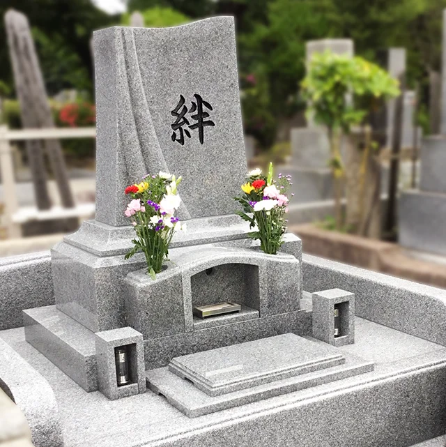 神奈川県川崎市のデザイン墓施工例（国産　大島石特級）