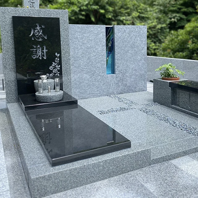 岡山県津山市のガラスデザイン墓施工例（庵治石ほか）