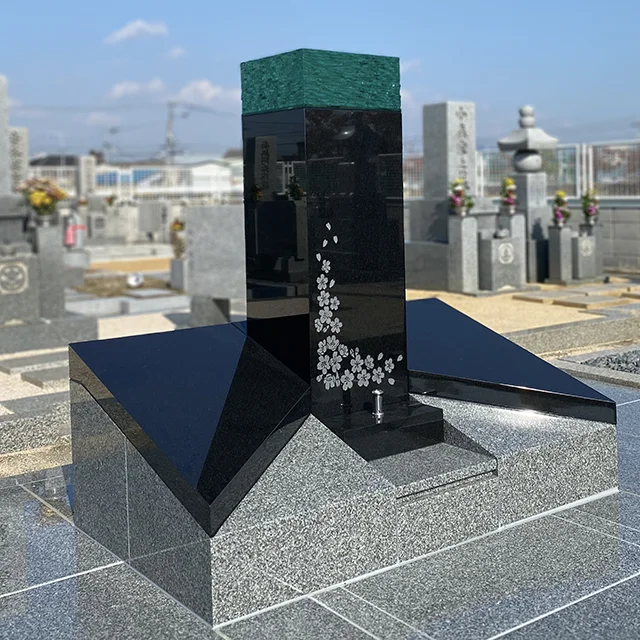 大阪府羽曳野市のガラスデザイン墓施工例（インド産新ＭＵ＋インド産アーバングレー）