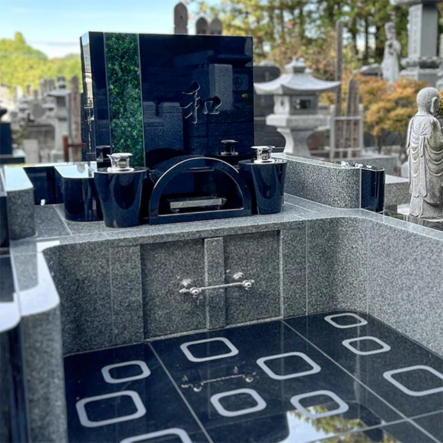 栃木県足利市のガラスデザイン墓施工例（インド産新ＭＵ、アーバングレー）
