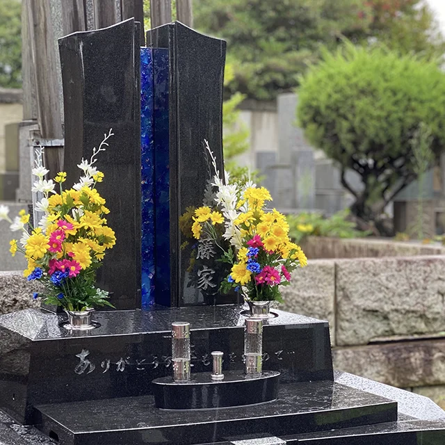 東京都台東区のガラスデザイン墓施工例（インド産クンナム）