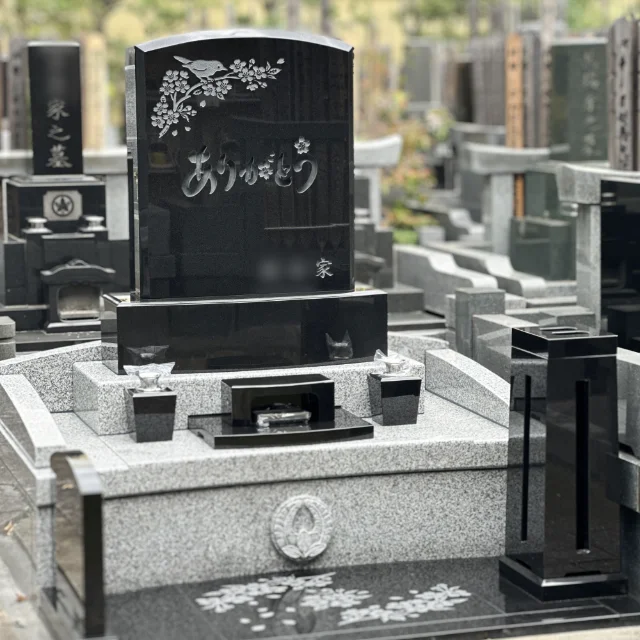 東京都江東区のデザイン墓施工例（インド産クンナム、国産稲田石 ）