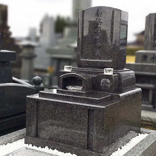 富山県高岡市の洋風墓施工例（インド産 インドマホガニー）